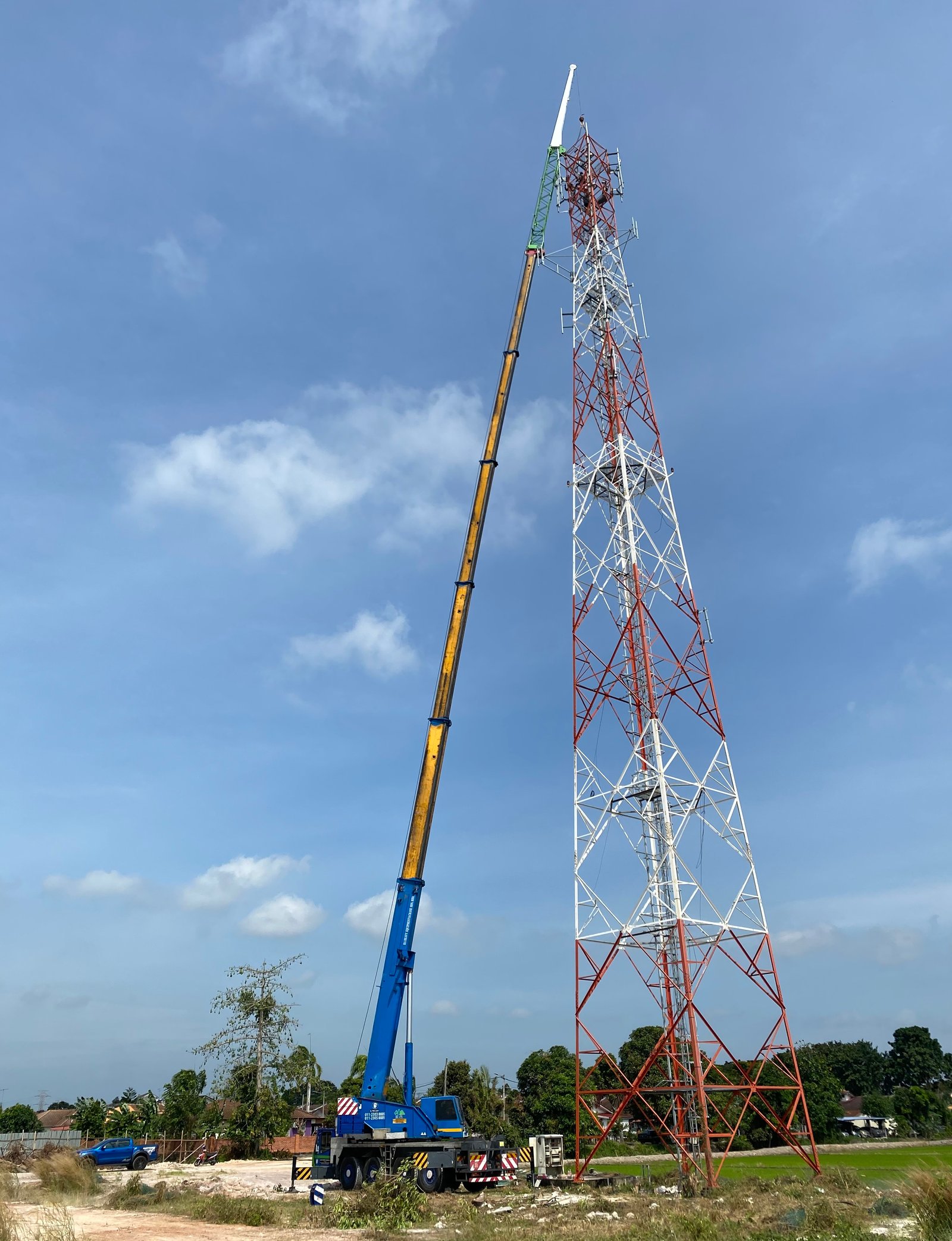 Job Supply Crane 80 Ton & 25 Ton with Fly Jib 64.3m Dismatled Tower Communications & Repair Access Road